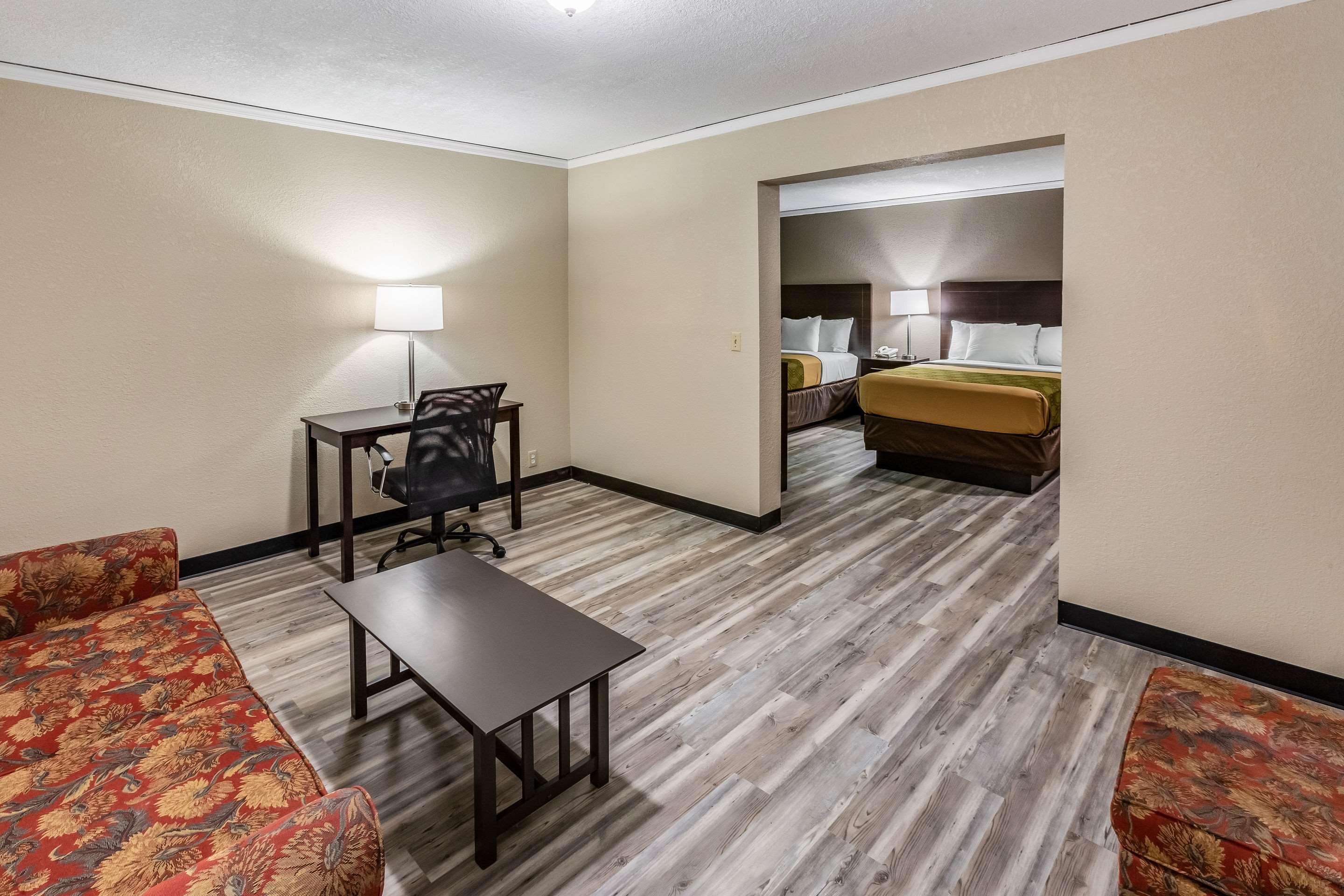 Econo Lodge Inn & Suites Нютън Екстериор снимка