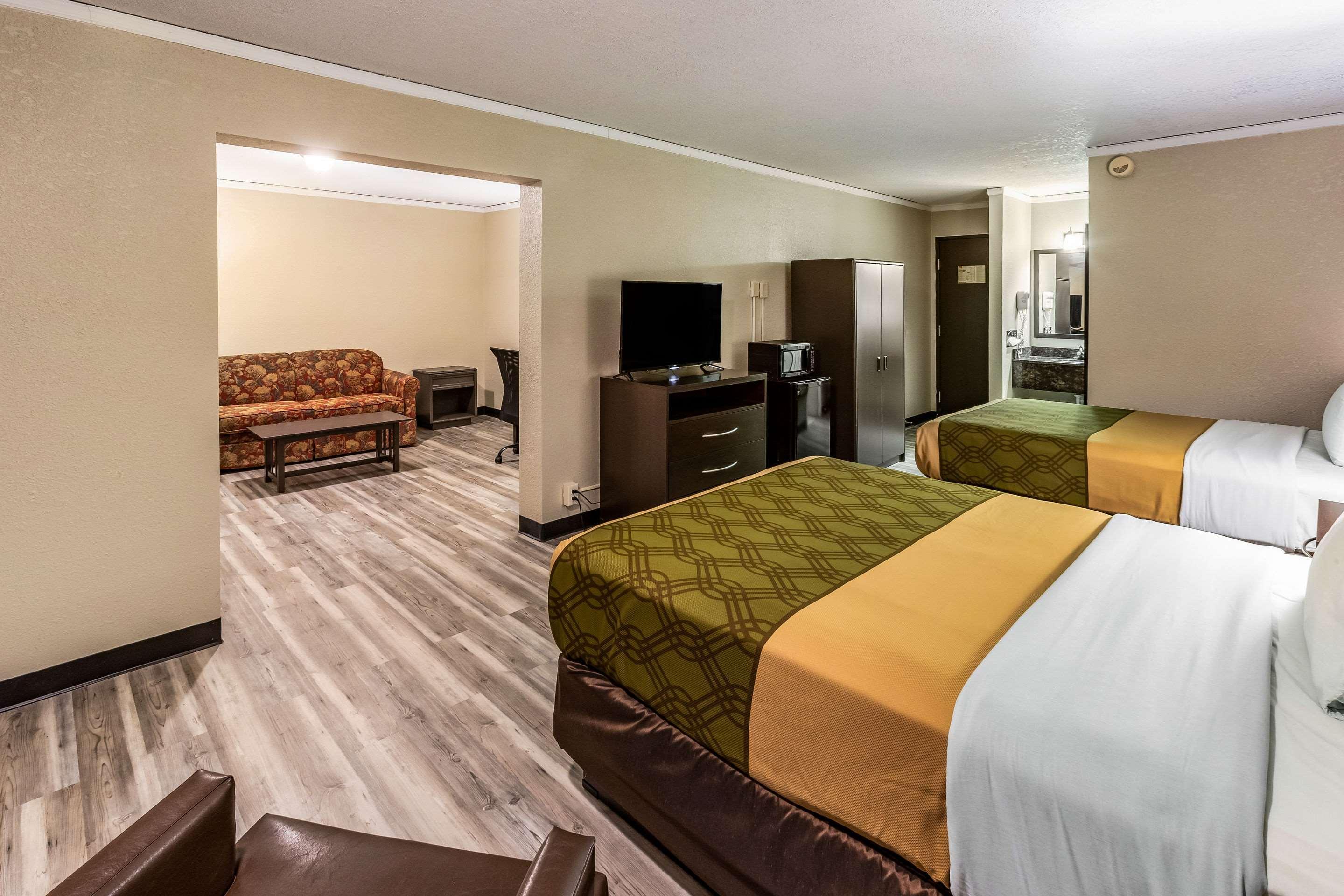 Econo Lodge Inn & Suites Нютън Екстериор снимка