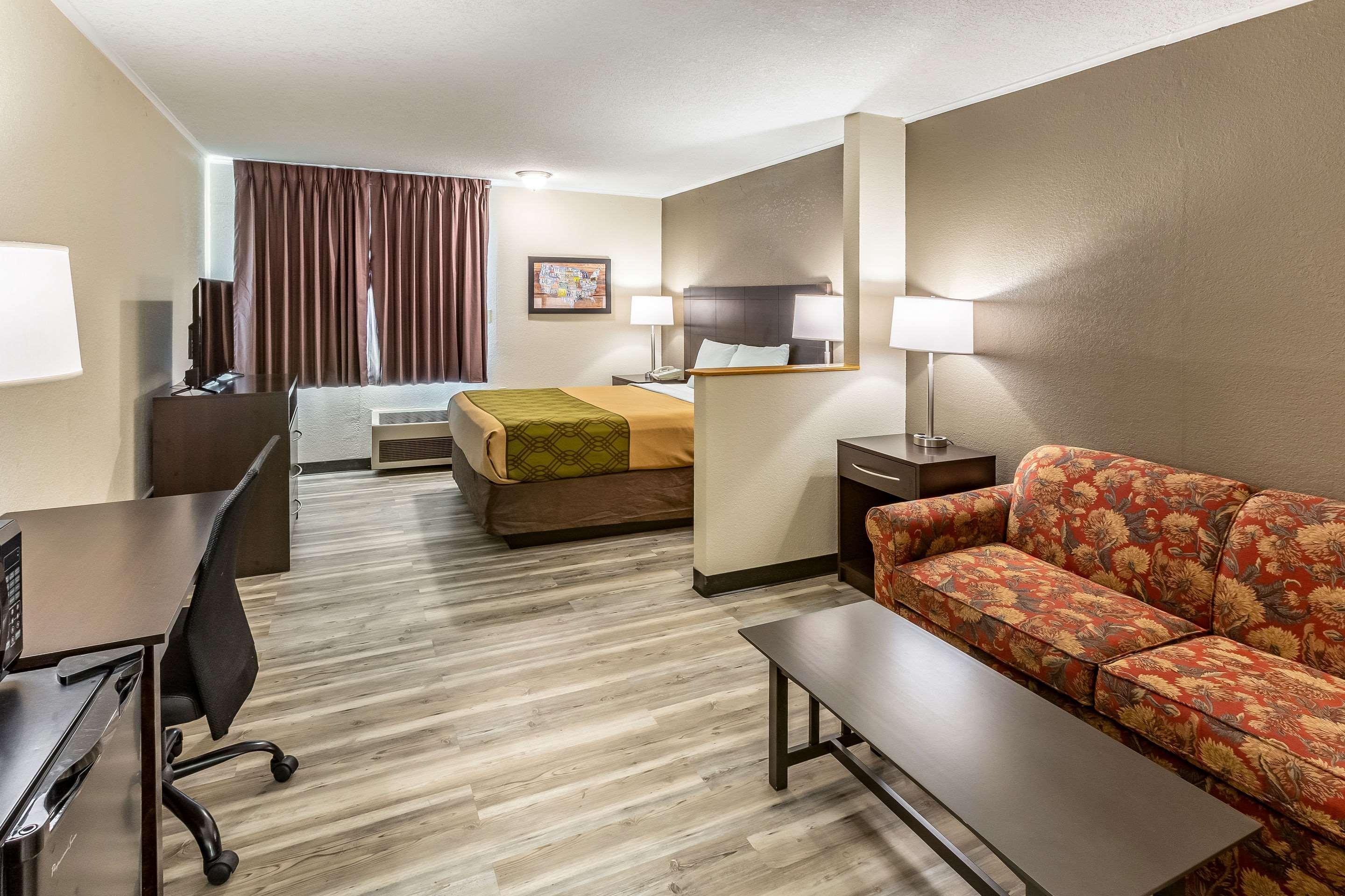 Econo Lodge Inn & Suites Нютън Екстериор снимка