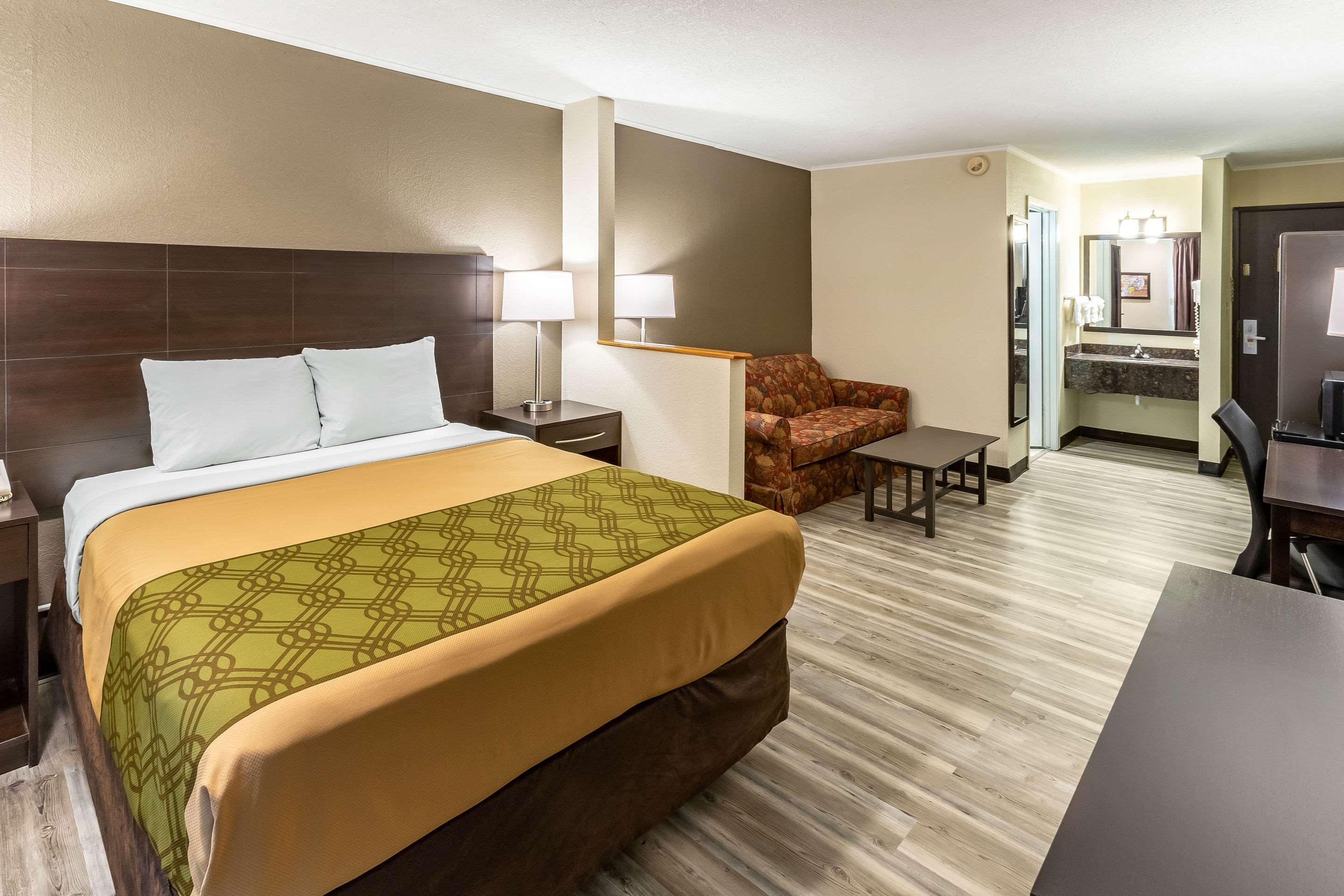 Econo Lodge Inn & Suites Нютън Екстериор снимка