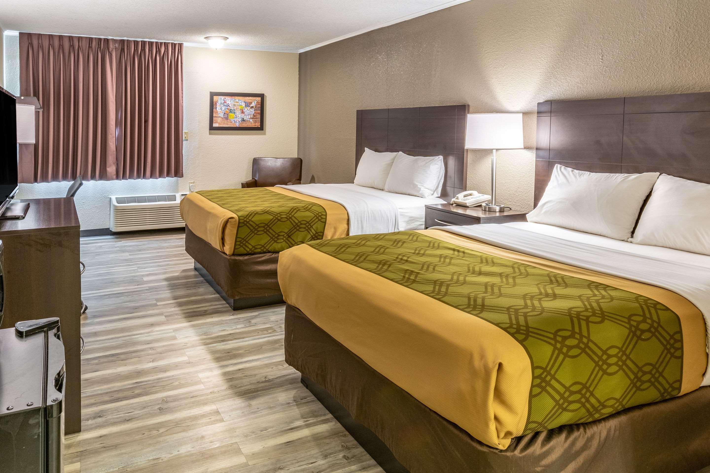 Econo Lodge Inn & Suites Нютън Екстериор снимка