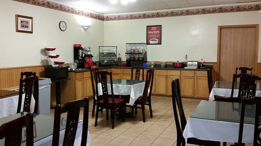 Econo Lodge Inn & Suites Нютън Екстериор снимка