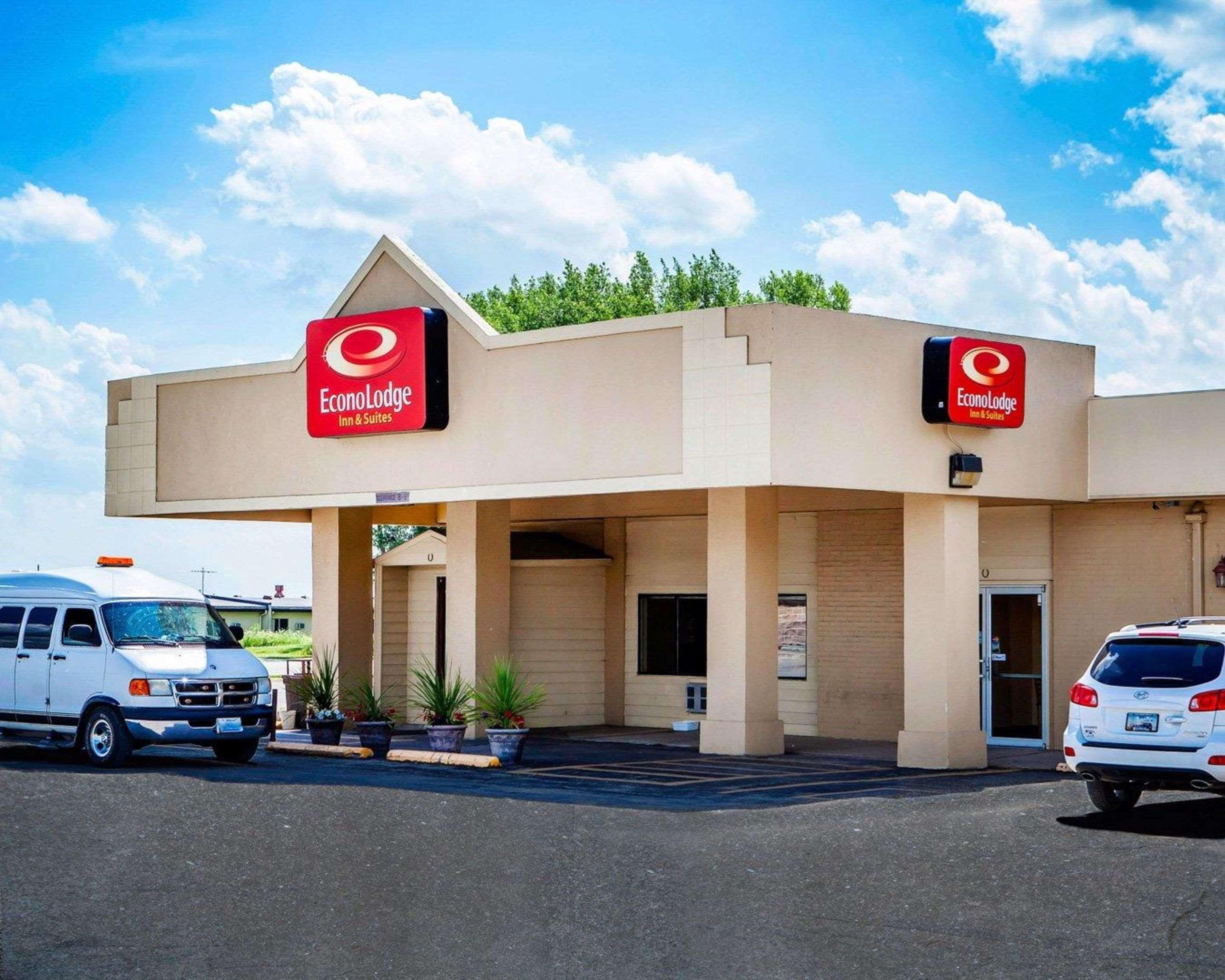 Econo Lodge Inn & Suites Нютън Екстериор снимка