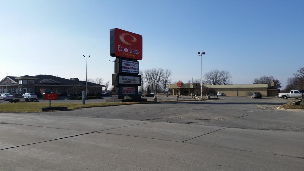 Econo Lodge Inn & Suites Нютън Екстериор снимка