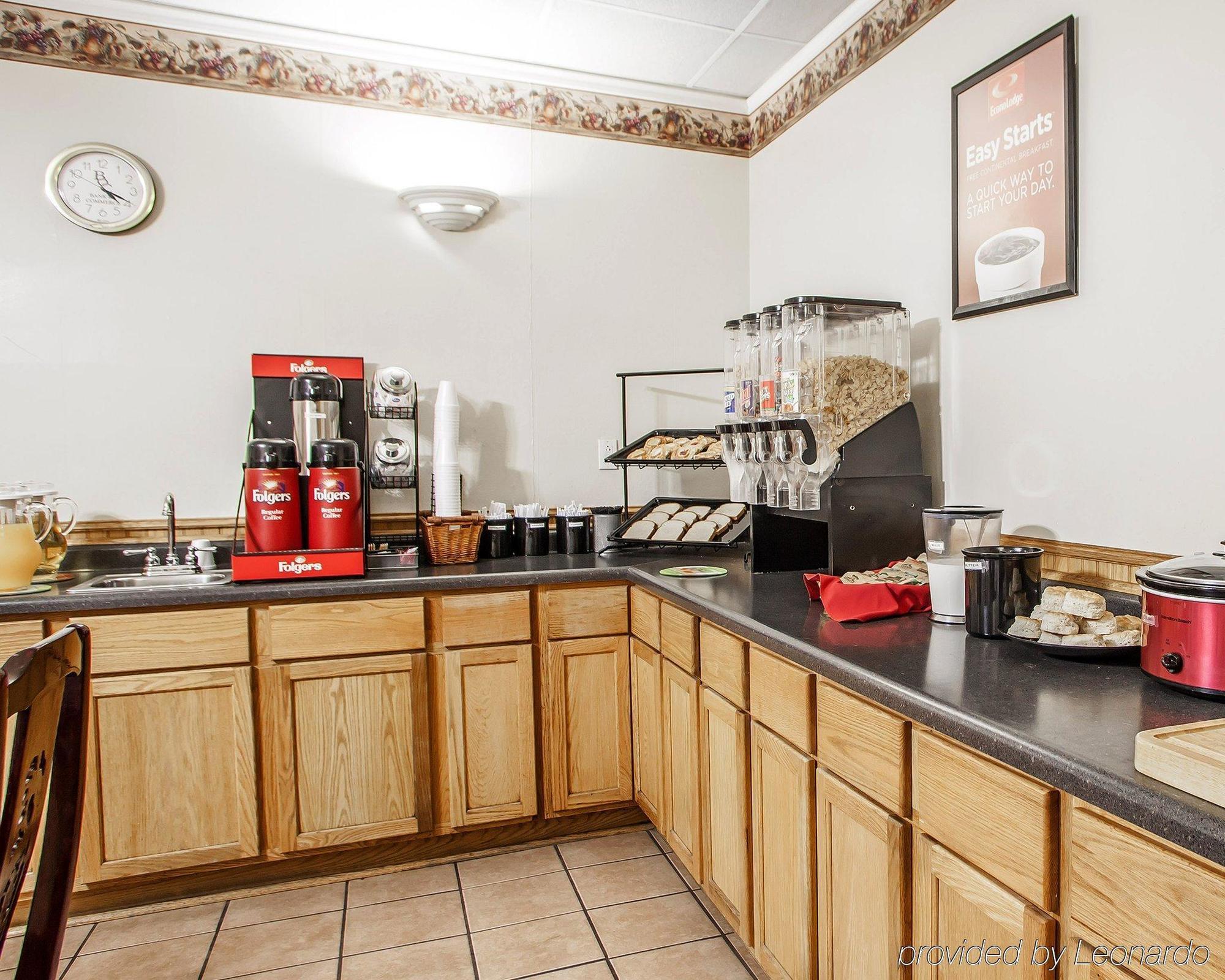 Econo Lodge Inn & Suites Нютън Екстериор снимка