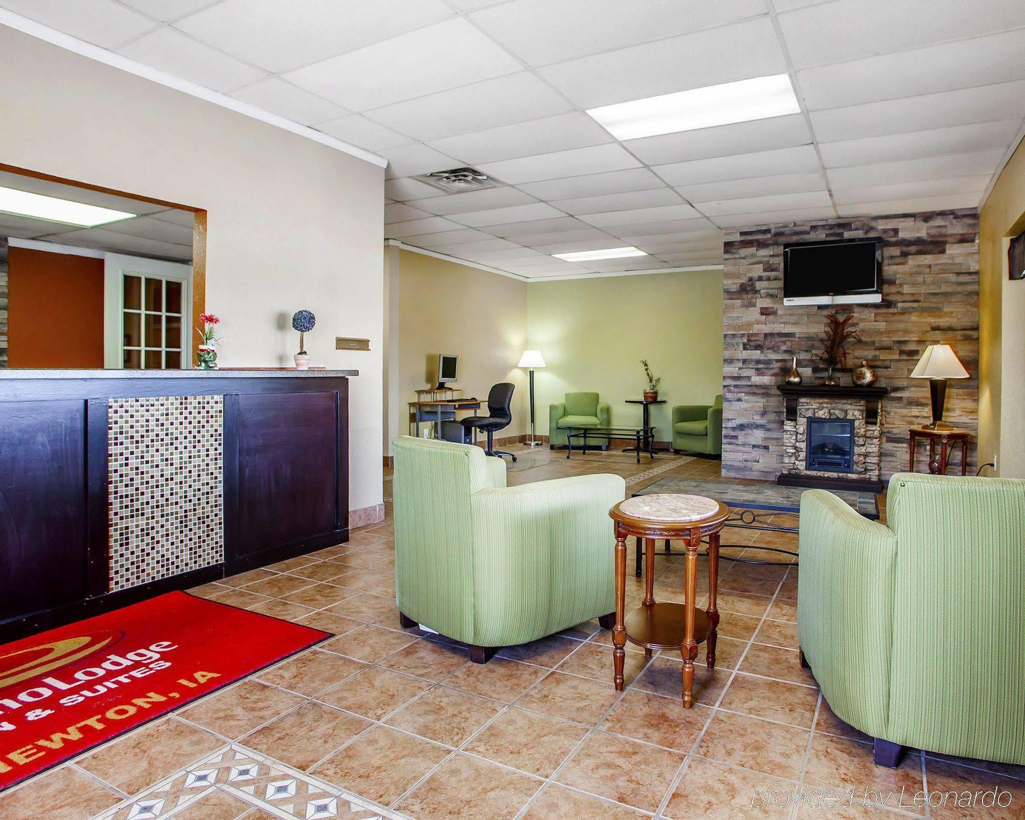 Econo Lodge Inn & Suites Нютън Екстериор снимка
