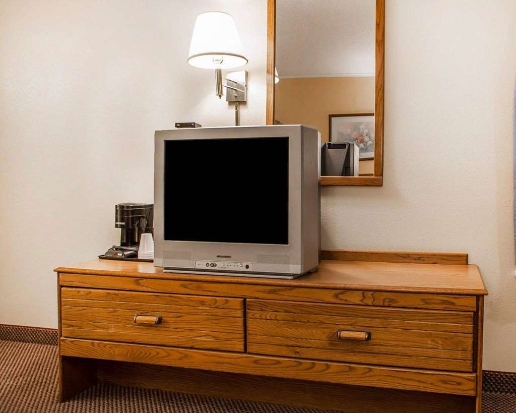 Econo Lodge Inn & Suites Нютън Стая снимка
