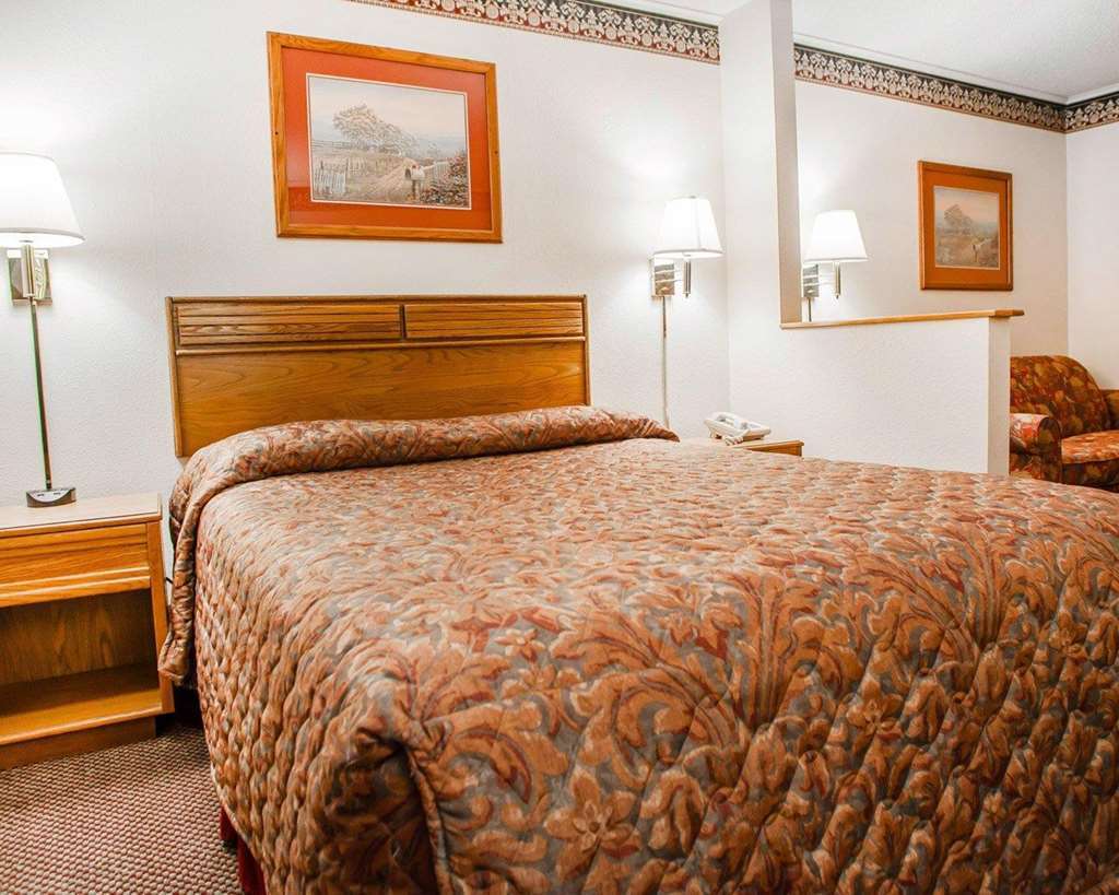 Econo Lodge Inn & Suites Нютън Стая снимка