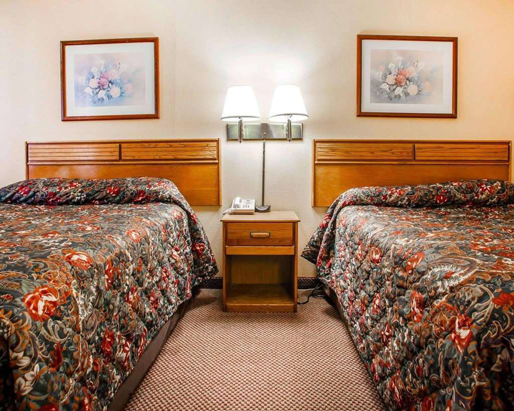 Econo Lodge Inn & Suites Нютън Стая снимка