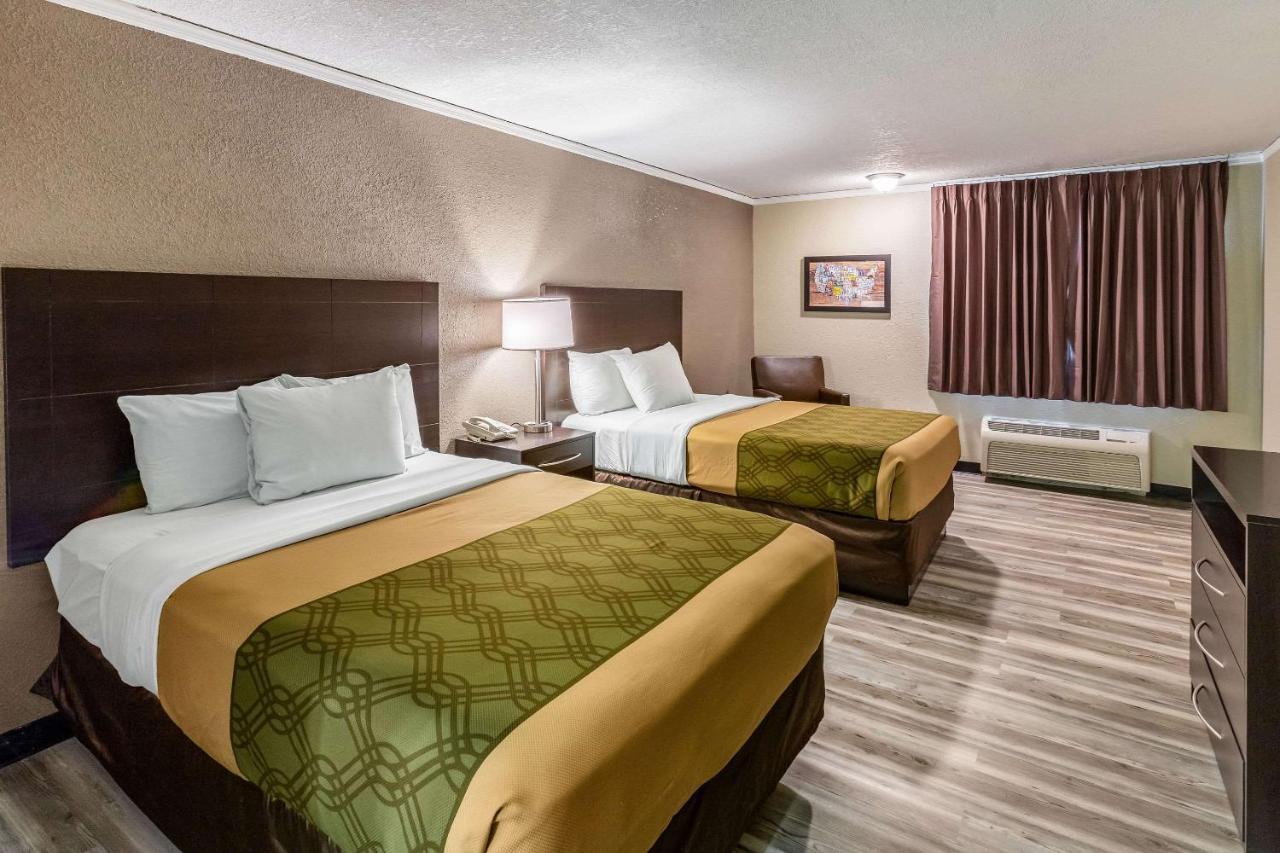 Econo Lodge Inn & Suites Нютън Екстериор снимка