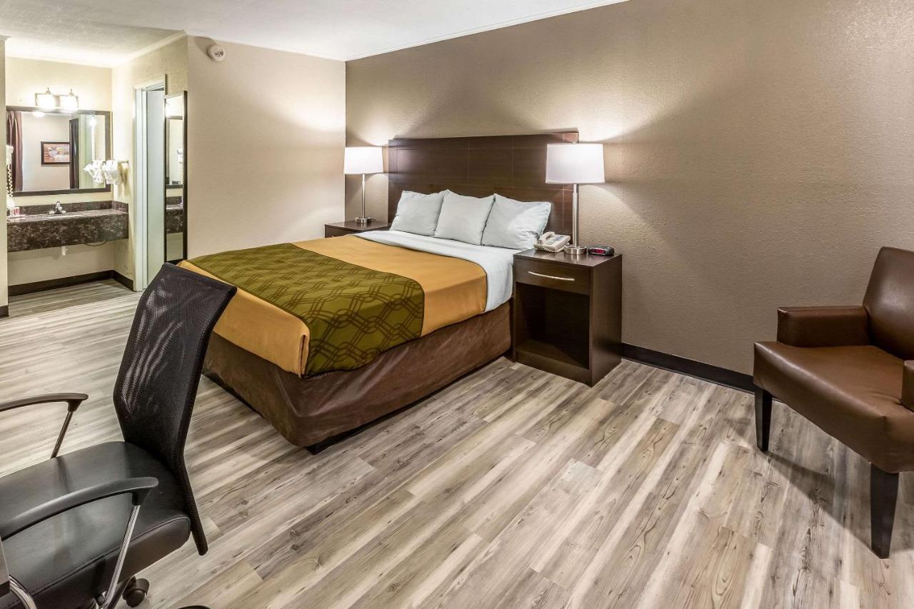 Econo Lodge Inn & Suites Нютън Екстериор снимка